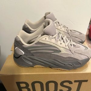Pre Owned Adidas Yeezy Boost 700 sneakers size 5.5